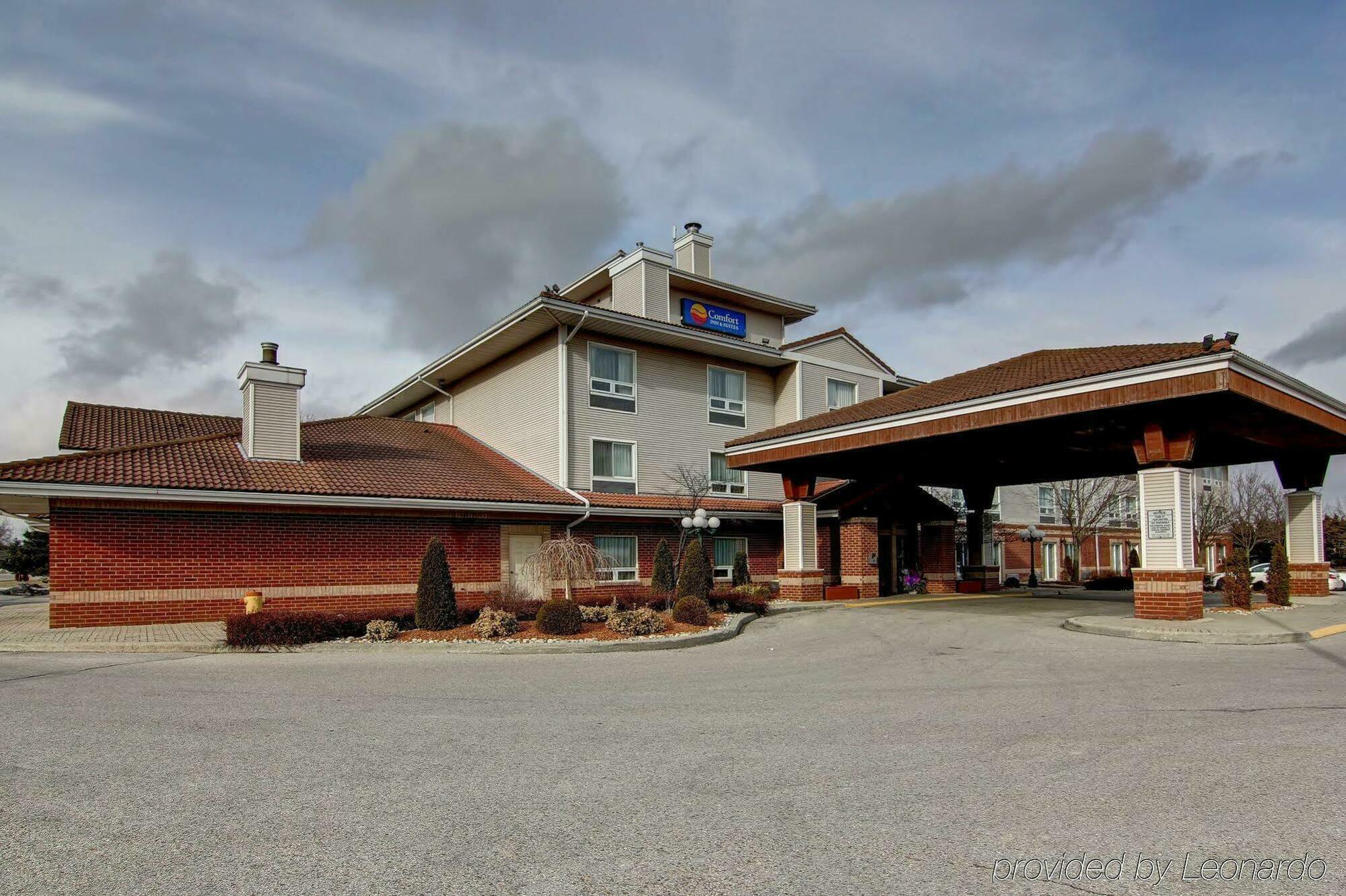 Comfort Inn & Suites Ingersoll Exterior photo